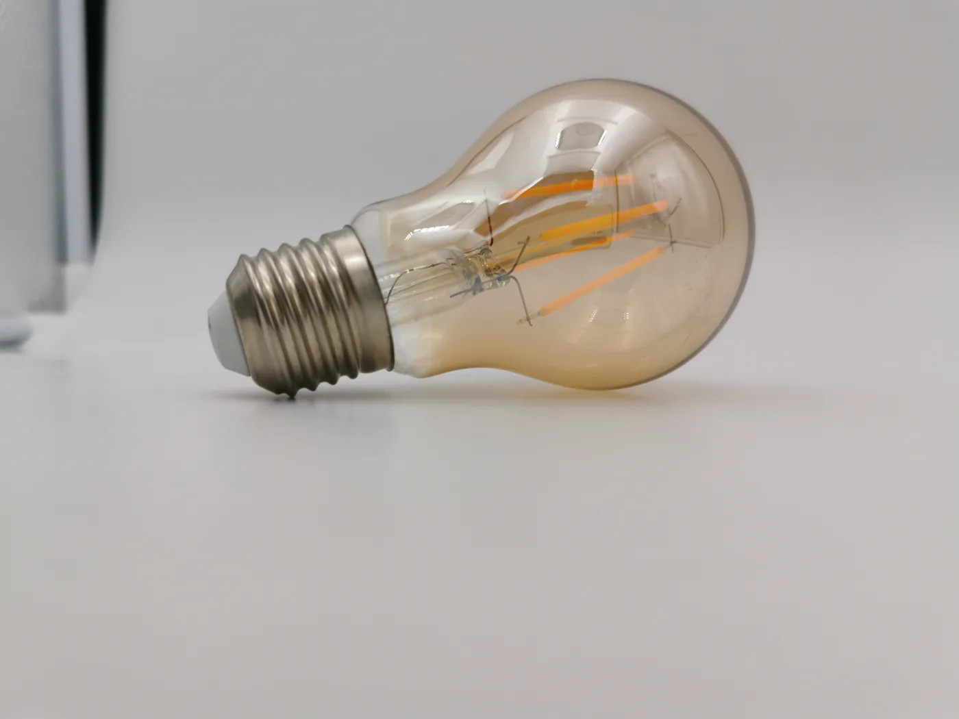 A60 warm LED filament bulb photographed by China Jine